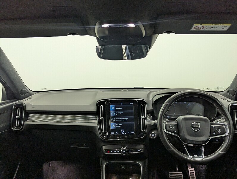 Volvo XC40 T4 R-design Pro CA69UJB White #3