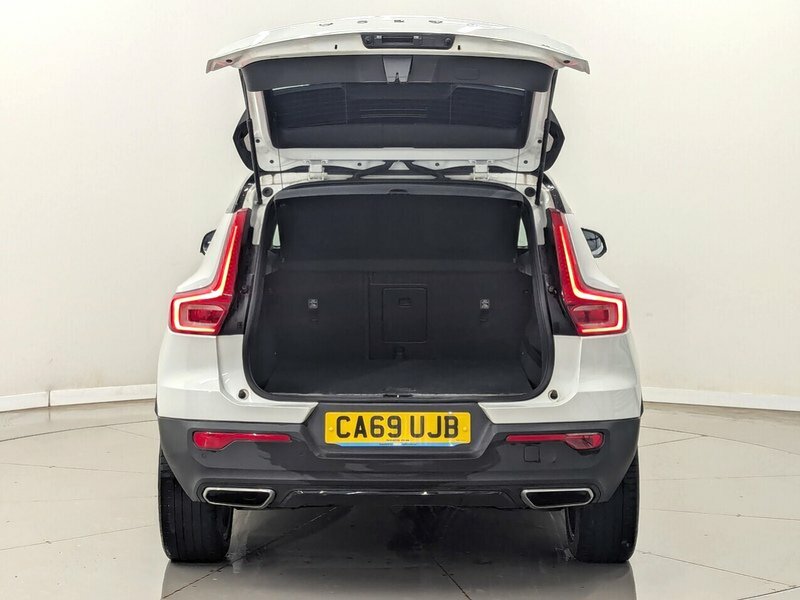 Volvo XC40 T4 R-design Pro CA69UJB White #4