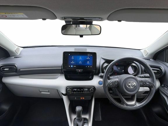 Toyota Yaris Excel CF72WVV White #6