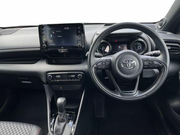 Toyota Yaris Yaris Launch Edition 1.5 Hybri VK70UXB #6