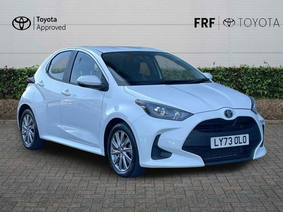 Toyota Yaris Icon Navi White
