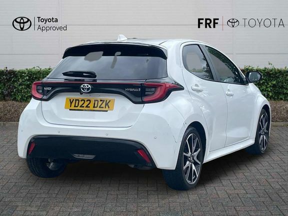Toyota Yaris Dynamic 1.5 Hybrid YD22DZK White #2