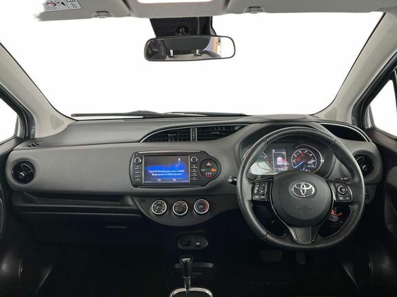 Toyota Yaris 1.5 Vvt-i Icon Tech Cvt Euro 6 CP19CPX Silver #6