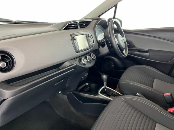 Toyota Yaris 1.5 Vvt-i Icon Tech Cvt Euro 6 CP19CPX Silver #5
