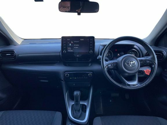 Toyota Yaris Design VN22VXC White #6