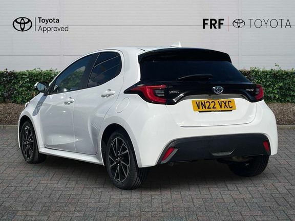 Toyota Yaris Design VN22VXC White #4