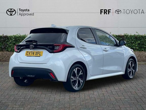 Toyota Yaris Design CV74XFL White #2