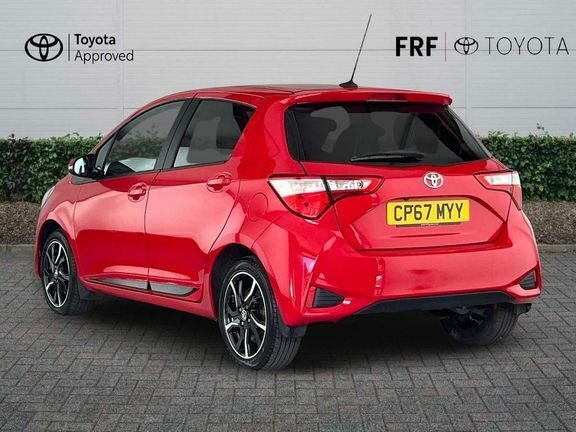 Toyota Yaris 1.5 Design CP67MYY Red #4
