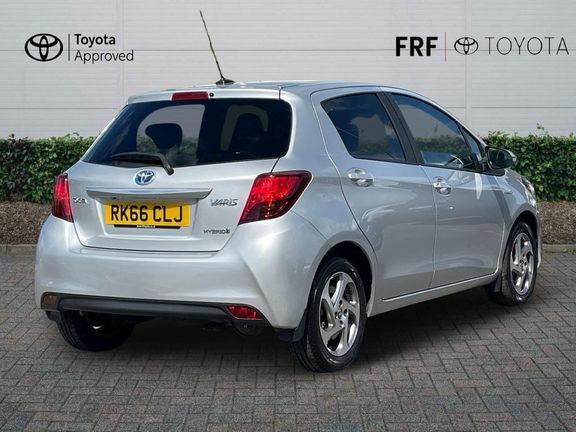 Toyota Yaris Icon 1.5Cvt Tss RK66CLJ Silver #2