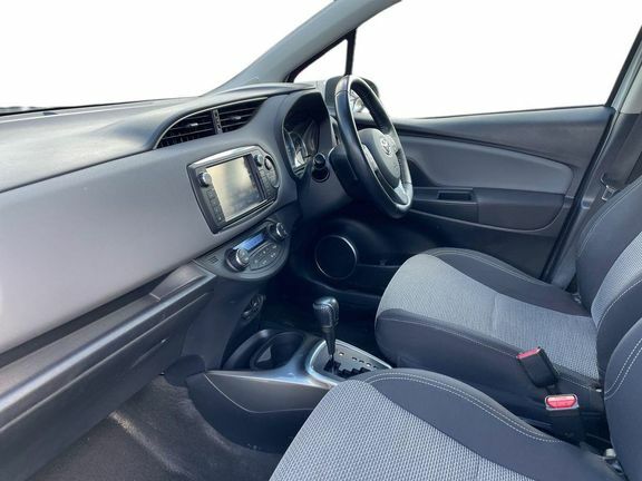 Toyota Yaris Icon 1.5Cvt Tss RK66CLJ Silver #5