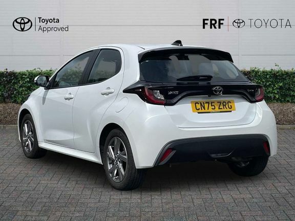 Toyota Yaris Icon CN75ZRG White #4