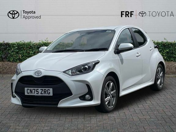 Toyota Yaris Icon CN75ZRG White #3