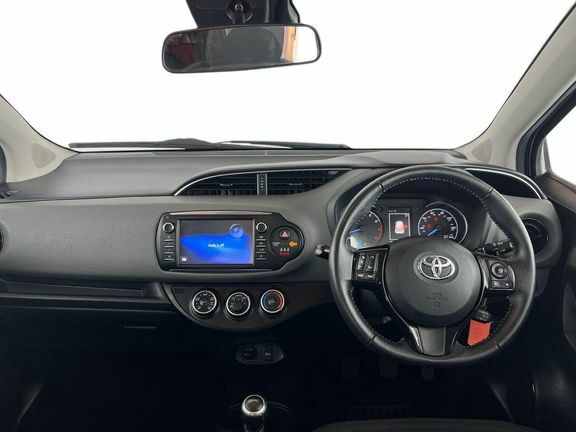 Toyota Yaris Icon 1.5M CV68HBN Silver #6