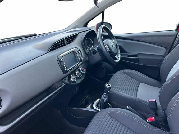 Toyota Yaris 1.5 Icon Red #5