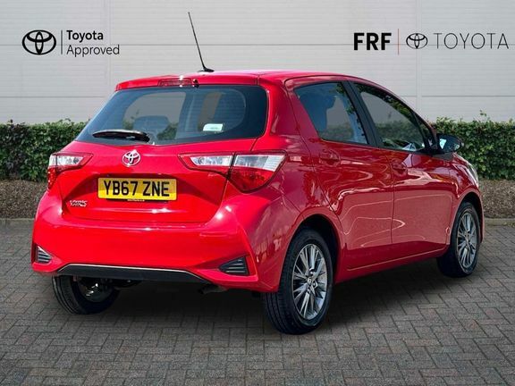 Toyota Yaris 1.5 Icon Red #2