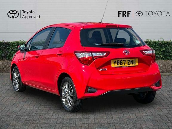 Toyota Yaris 1.5 Icon Red #4