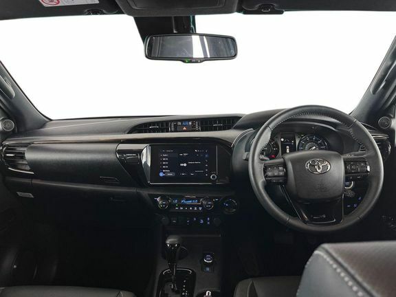 Toyota HILUX Invincible X Dc 2.8 Hybrid 48V CP75GVD Grey #6