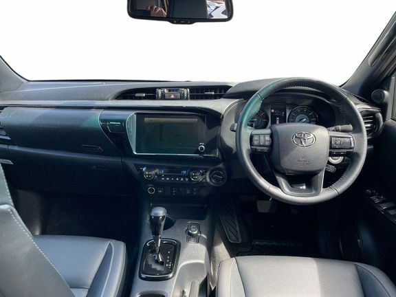 Toyota HILUX Invincible X Dc 2.8 Hybrid 48V CP75HXS White #6