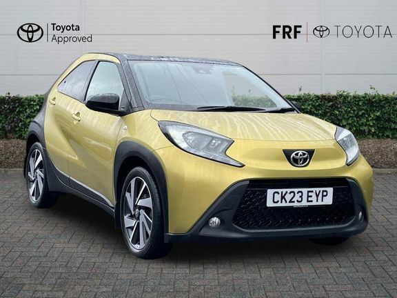 Toyota Aygo X Edge Parking Pack Gold