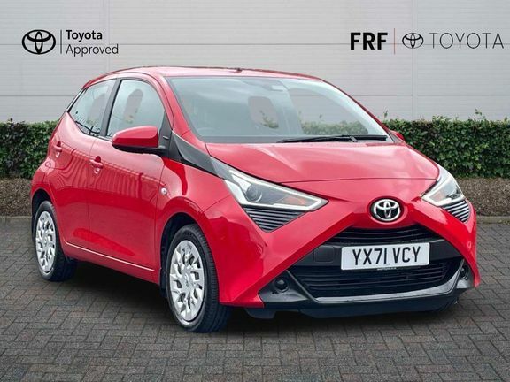 Toyota Aygo X X-play Tss Red