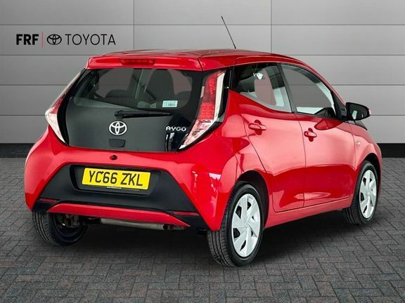 Toyota Aygo 1.0 Vvt-i X-play Euro 6 Red #2