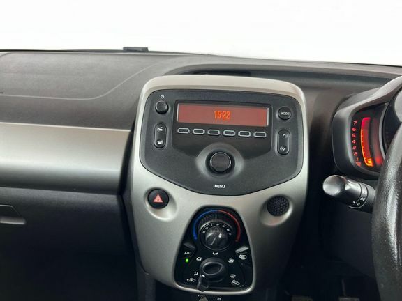 Toyota Aygo 1L X-play Red #9