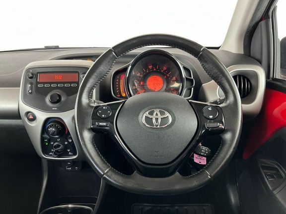 Toyota Aygo 1L X-play Red #7