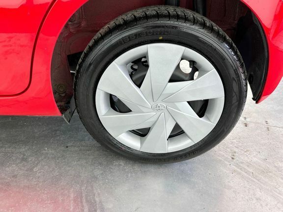 Toyota Aygo 1L X-play Red #29