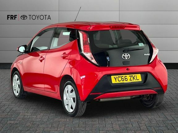 Toyota Aygo 1.0 Vvt-i X-play Euro 6 Red #4