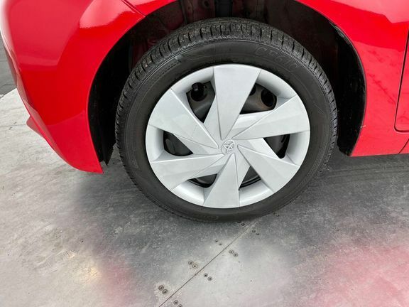 Toyota Aygo 1L X-play Red #28