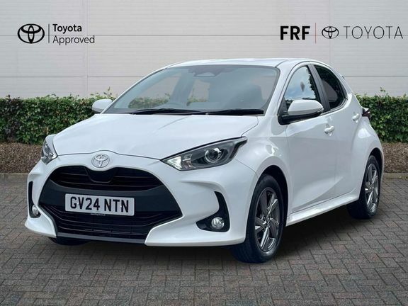 Toyota Yaris Icon White #3