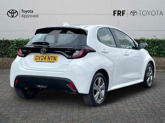 Toyota Yaris Icon White #2