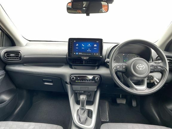 Toyota Yaris Icon White #6