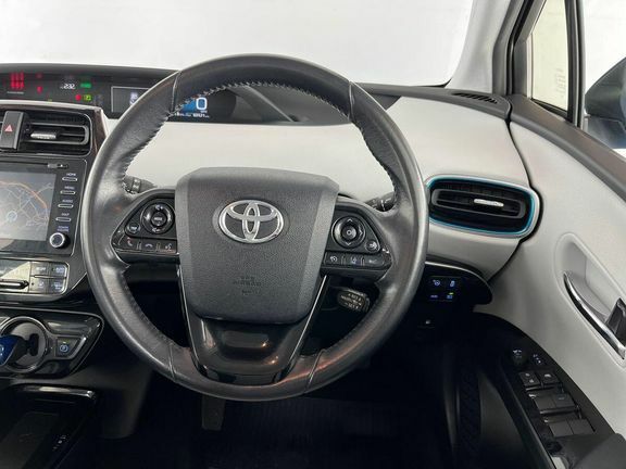 Toyota Prius 1.8 Vvti Active Cvt White #10