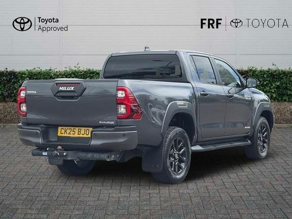 Toyota HILUX Invincible X Dc 2.8 Hybrid 48V Grey #2