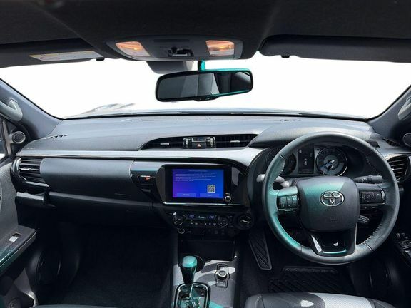 Toyota HILUX Invincible X Dc 2.8 Hybrid 48V Grey #6