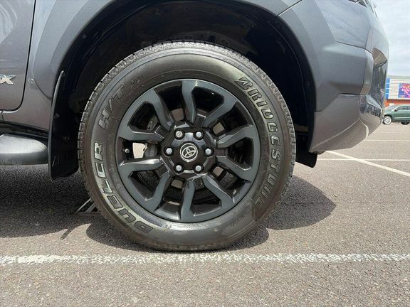 Toyota HILUX Invincible X Brown #25