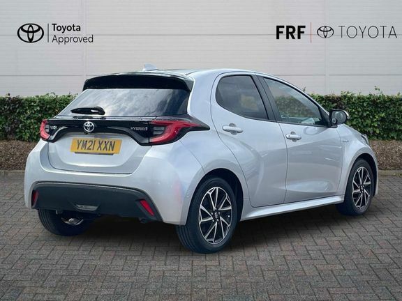 Toyota Yaris Yaris Design 1.5 Hybrid Silver #2
