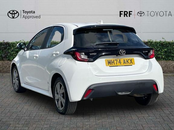 Toyota Yaris Icon MH74AKX White #4