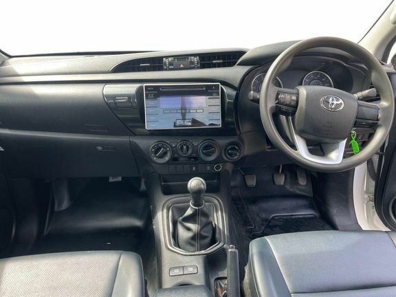Toyota HILUX Hilux Active Sc 2.4M 3.5T White #6