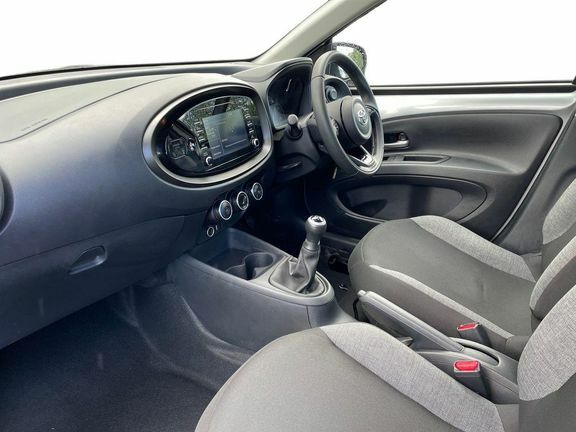 Toyota Aygo X Pure Manual Silver #5