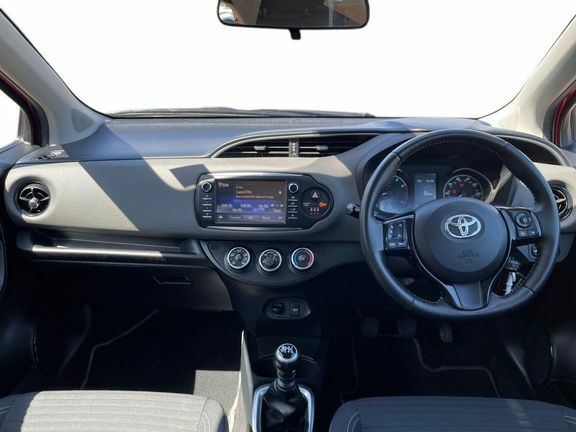 Toyota Yaris 1.5 Icon Red #6