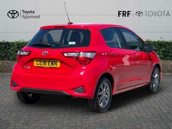 Toyota Yaris 1.5 Icon Red #2