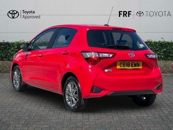 Toyota Yaris 1.5 Icon Red #4