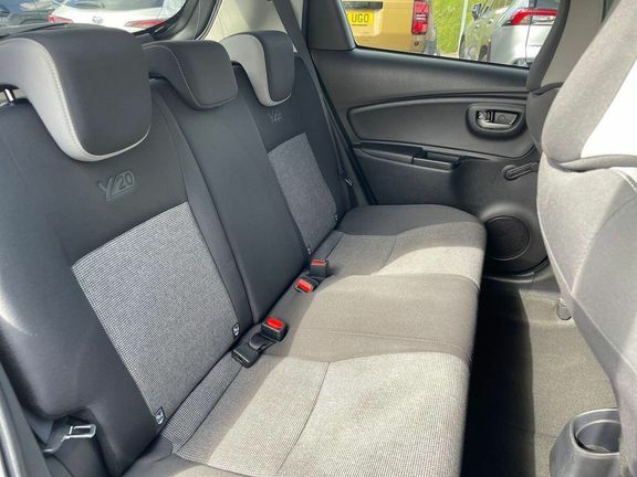 Toyota Yaris 1.5 Vvt-h Excel E-cvt Euro 6 Ss Silver #8