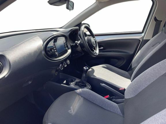 Toyota Aygo X Pure Manual Silver #5