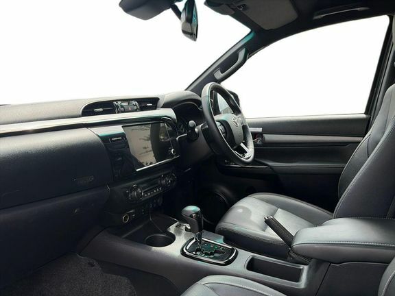 Toyota HILUX Invincible X Dc 2.8 Hybrid 48V Grey #5