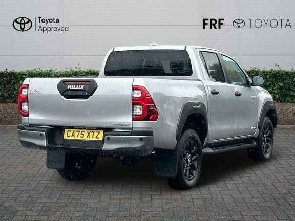 Toyota HILUX Invincible X Dc 2.8 Hybrid 48V Silver #2