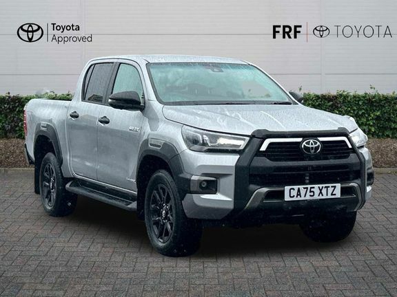 Toyota HILUX Invincible X Dc 2.8 Hybrid 48V Silver
