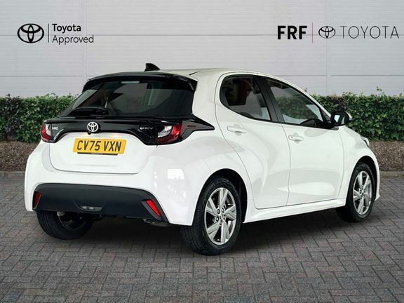 Toyota Yaris Icon White #2